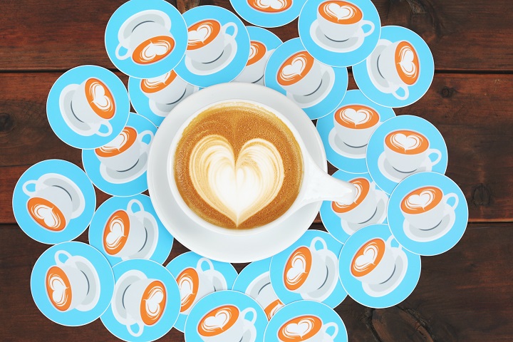 ronde stickers rondom kop koffie